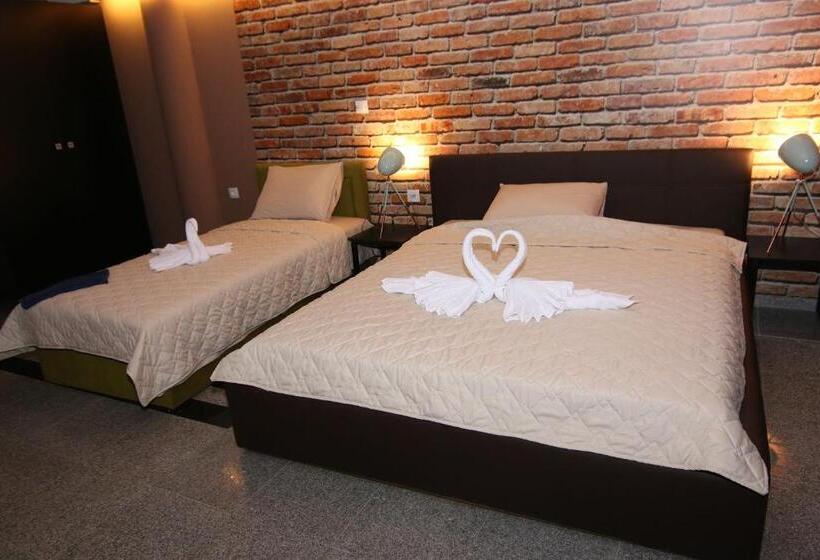 اتاق استاندارد سه نفره, Korzo