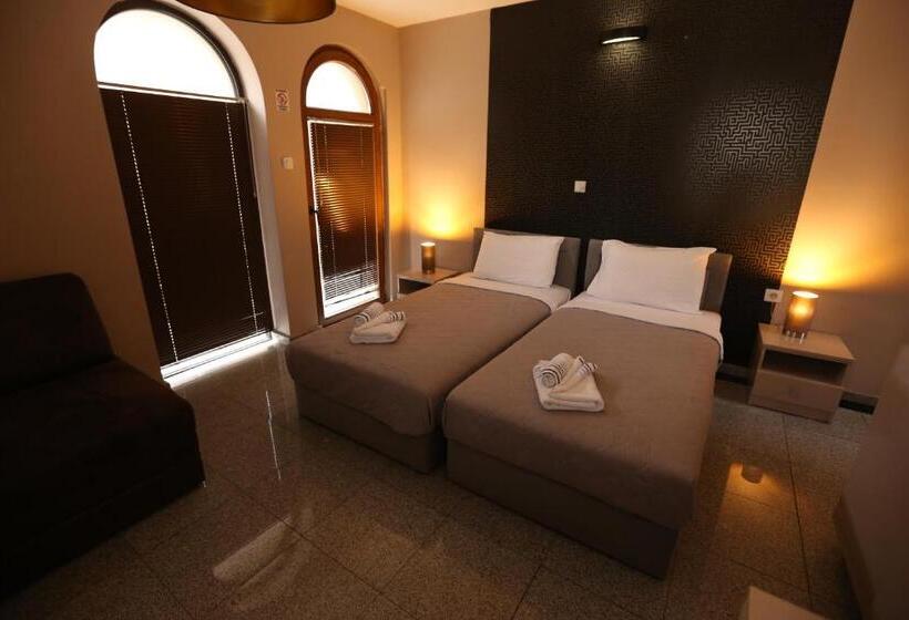اتاق استاندارد سه نفره, Korzo