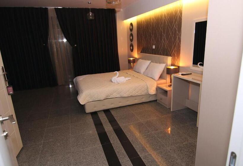 سوییت لوکس, Korzo