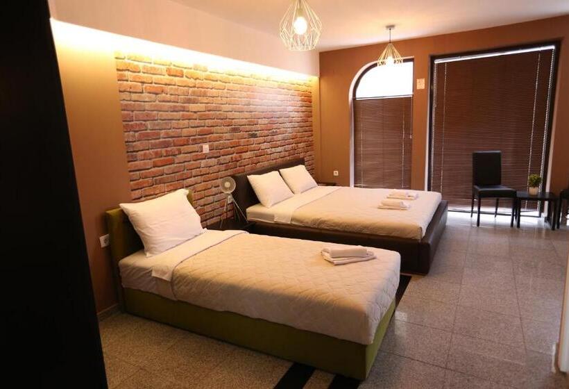 سوییت لوکس, Korzo