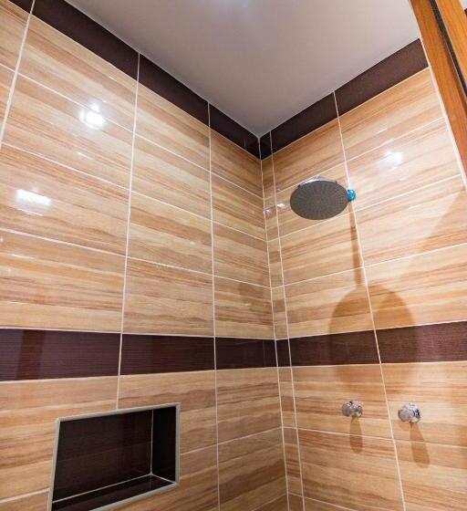 اتاق لوکس یک تخته, Nilas