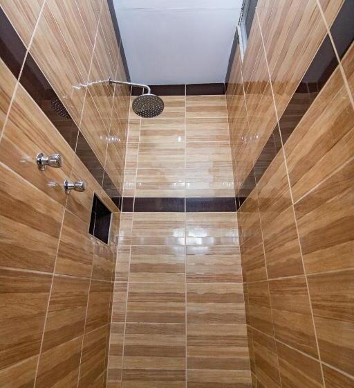 اتاق لوکس خانوادگی, Nilas