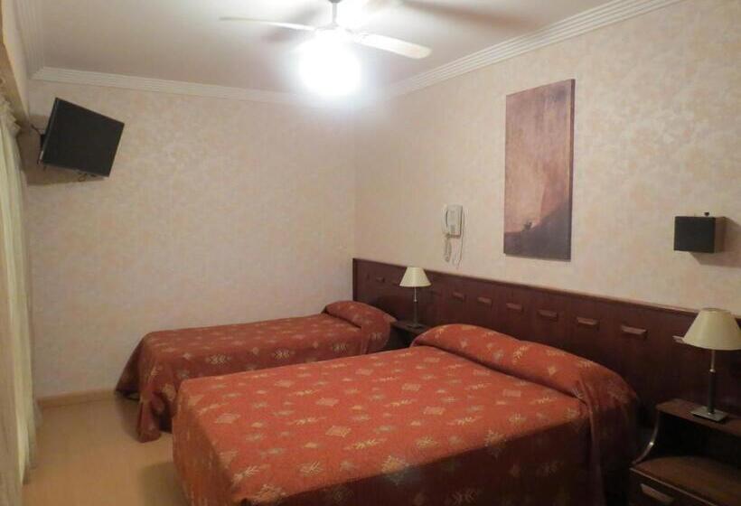 غرفة قياسية ثلاثية, Trocadero