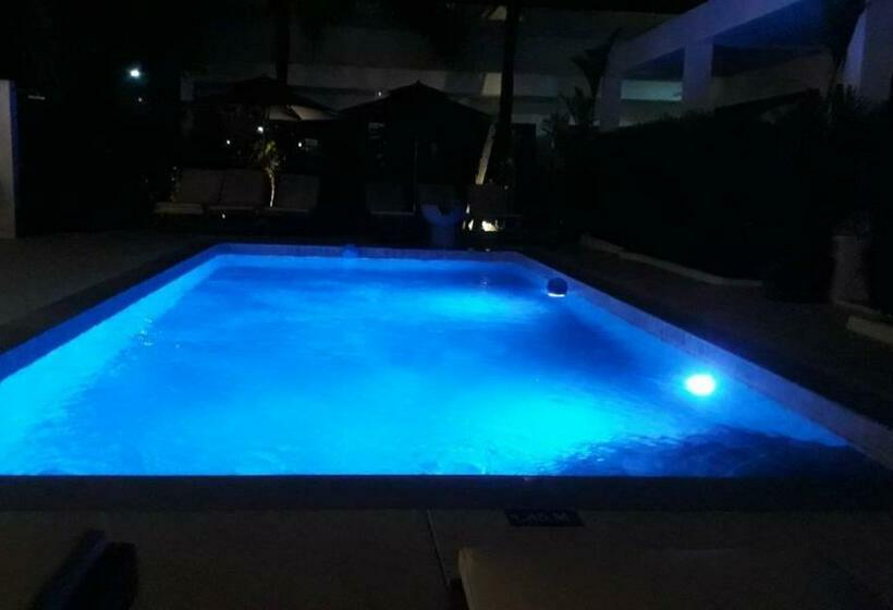 디럭스 룸, Lotus Bleu Resort & Restaurant