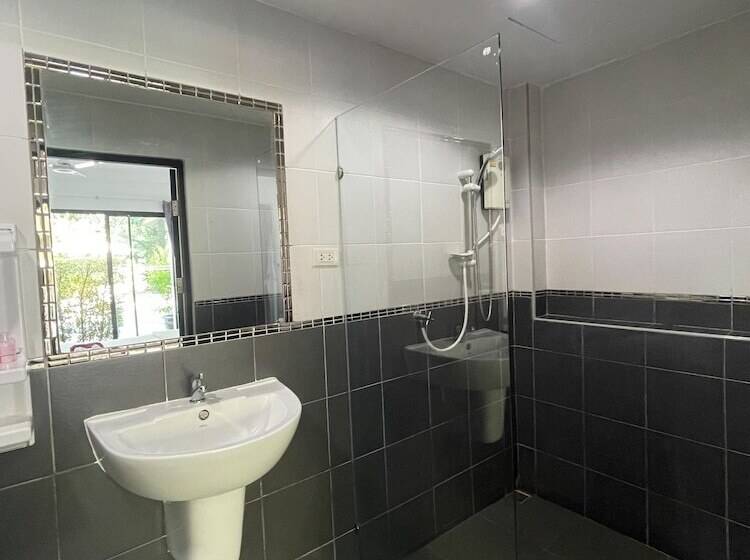 デラックスルーム, Lotus Bleu Resort & Restaurant