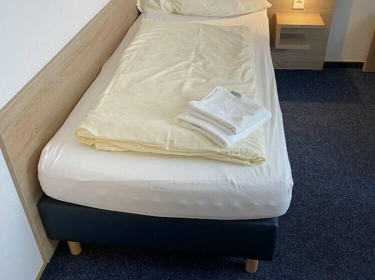 标准单人间, Motel Herbold