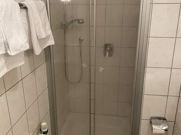 标准单人间, Motel Herbold