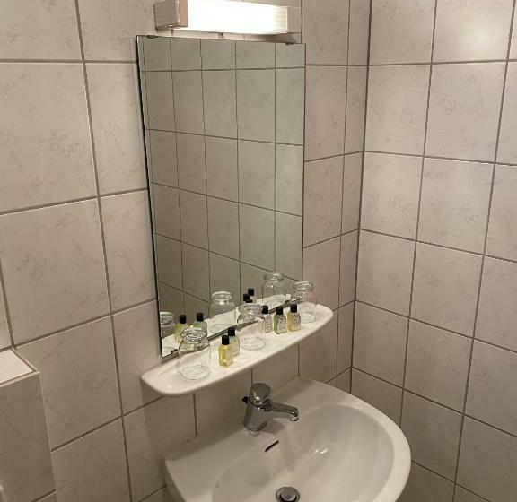 标准单人间, Motel Herbold