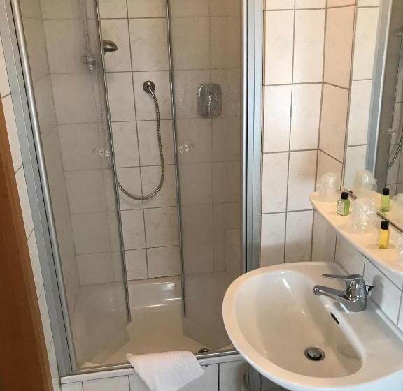 标准三人间, Motel Herbold