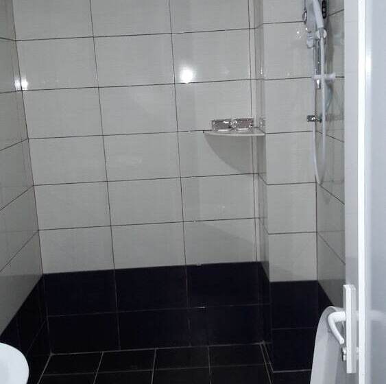 غرفة عائلية, Destini Akef Villa