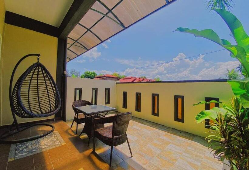 غرفة قياسية مزوَّدة بشُرفة, Destini Akef Villa