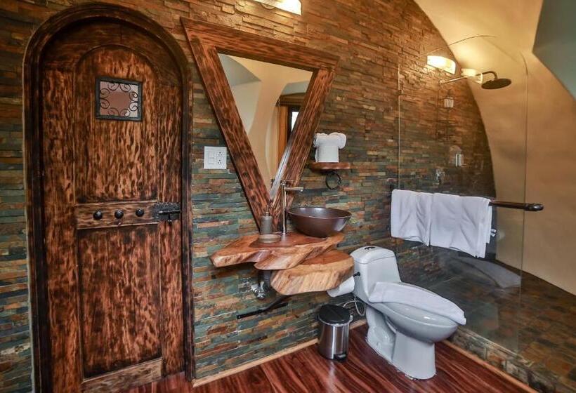 منزل غرفة نوم واحدة, Bambuda Castle