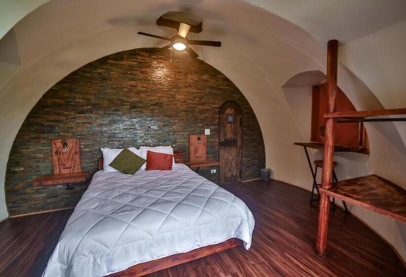 منزل غرفة نوم واحدة, Bambuda Castle