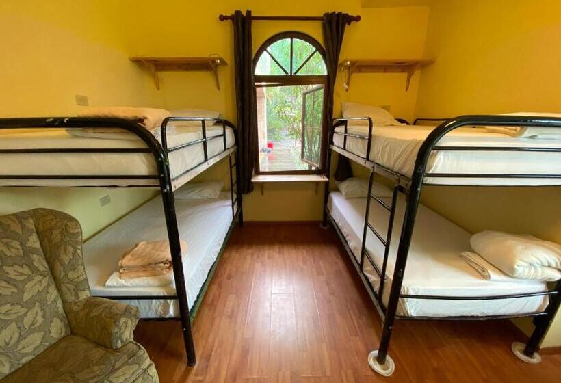 공동 객실, Bambuda Castle