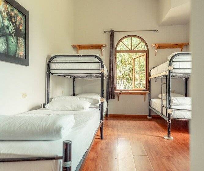 공동 객실, Bambuda Castle