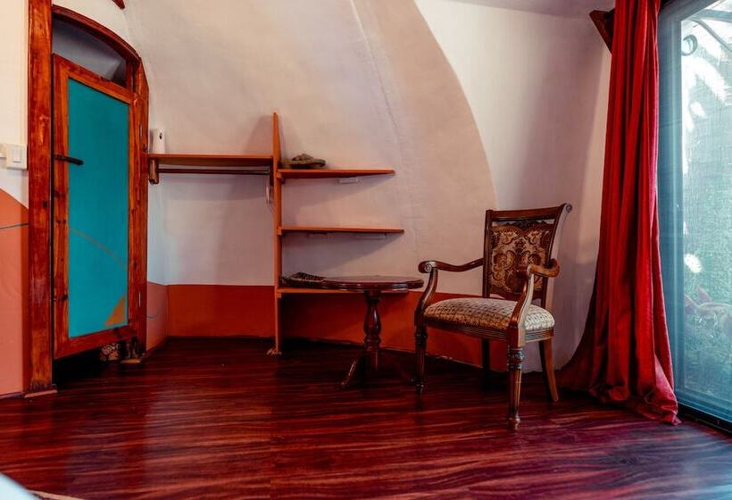 스탠다드 방갈로, Bambuda Castle