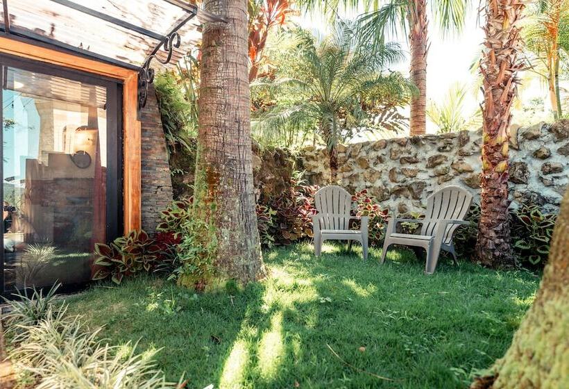 스탠다드 방갈로, Bambuda Castle