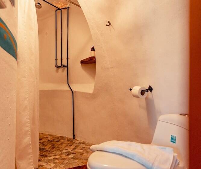 스탠다드 방갈로, Bambuda Castle