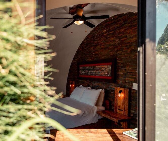 Номер Стандарт, Bambuda Castle