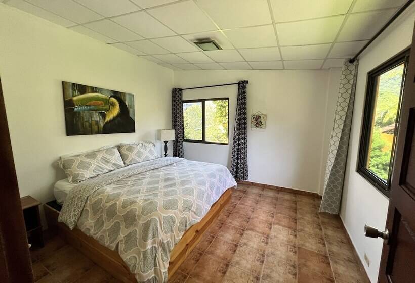 شقة غرفة واحدة, Bambuda Castle