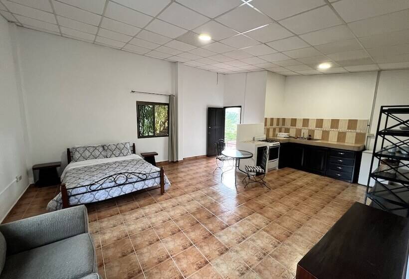 Апартаменты 1 Спальня, Bambuda Castle