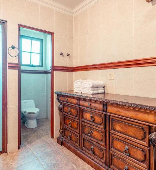 Кровать в Общей Комнате, Bambuda Castle