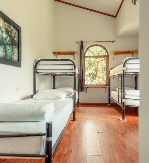 Кровать в Общей Комнате, Bambuda Castle