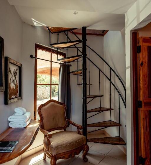 غرفة قياسية, Bambuda Castle