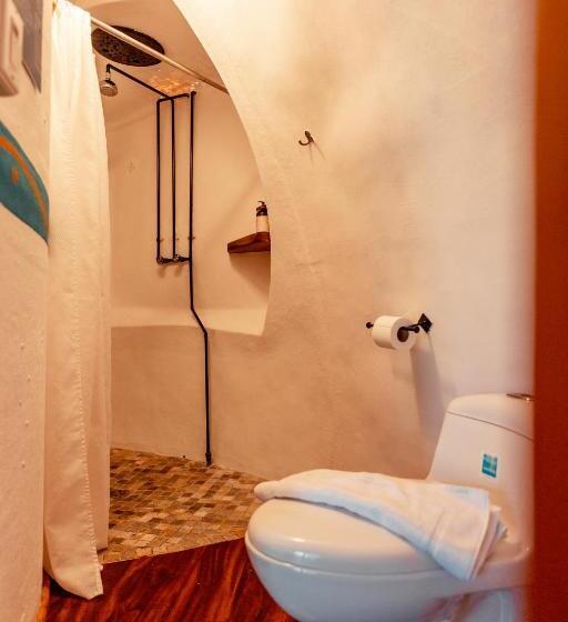 스탠다드 방갈로, Bambuda Castle