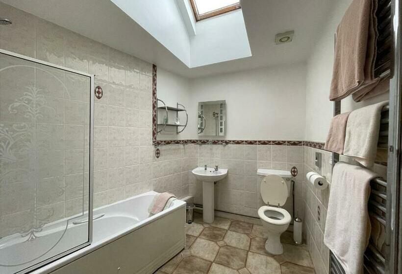 غرفة قياسية, The Waterings