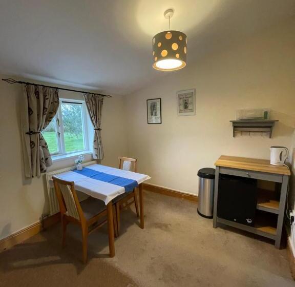 غرفة قياسية, The Waterings