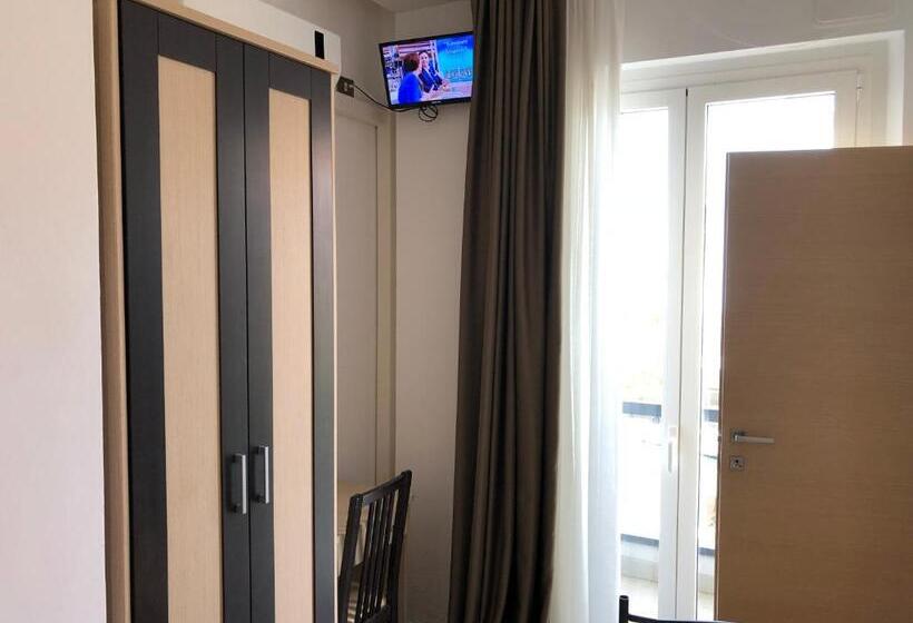 اتاق استاندارد یک نفره, Beach Hotel Clerice