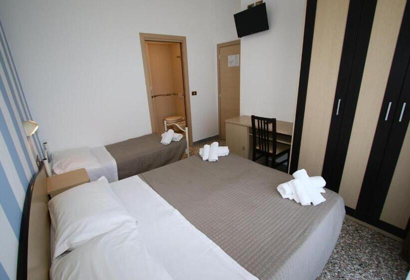 اتاق استاندارد سه نفره, Beach Hotel Clerice