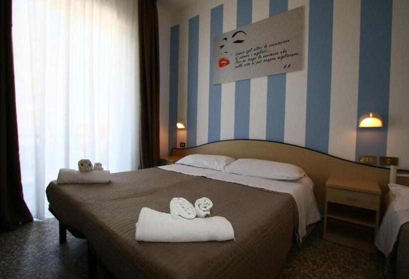 اتاق استاندارد سه نفره, Beach Hotel Clerice