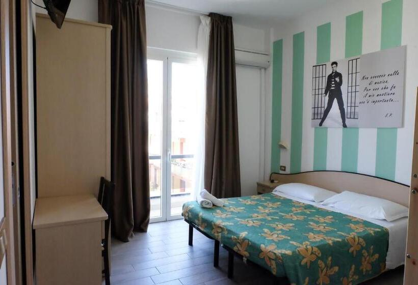 اتاق استاندارد چهارنفره با بالکن, Beach Hotel Clerice