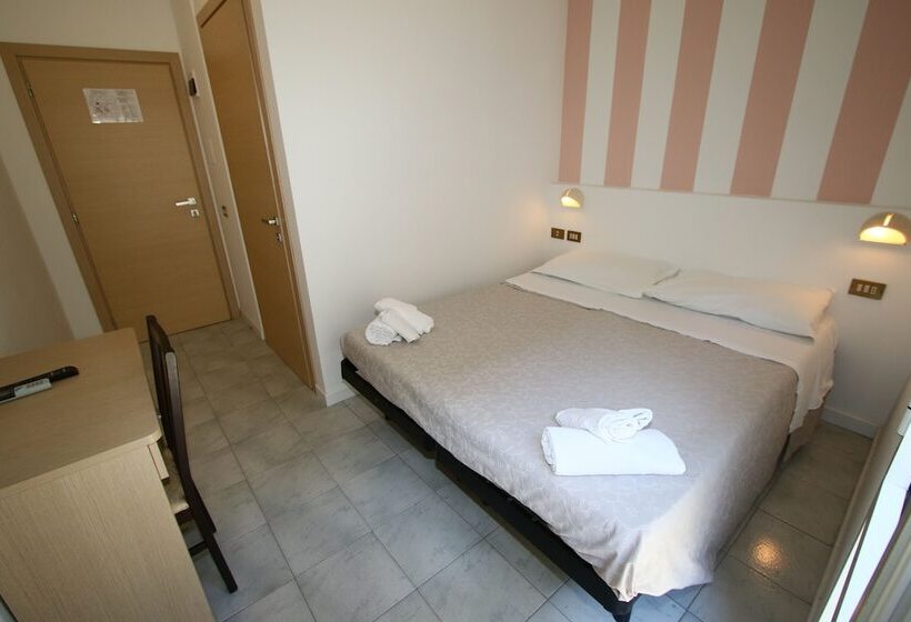 اتاق استاندارد یک نفره, Beach Hotel Clerice