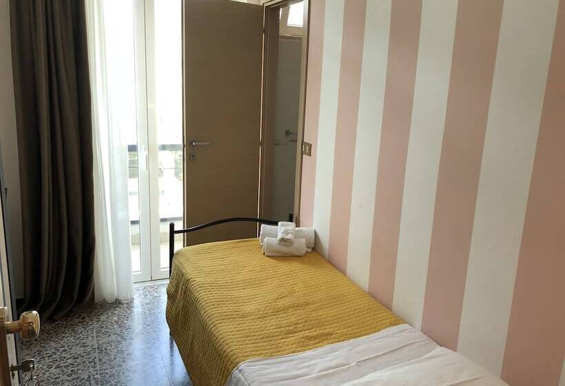 اتاق استاندارد یک نفره, Beach Hotel Clerice