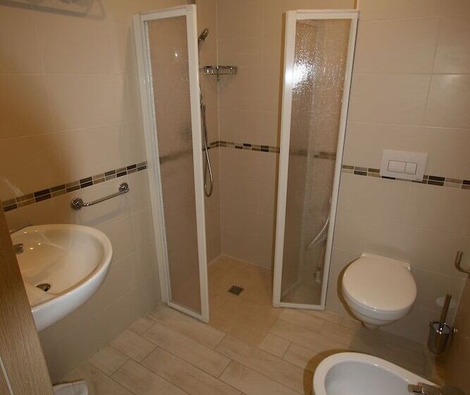 اتاق استاندارد یک نفره, Beach Hotel Clerice