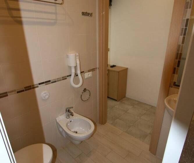 اتاق استاندارد یک نفره, Beach Hotel Clerice