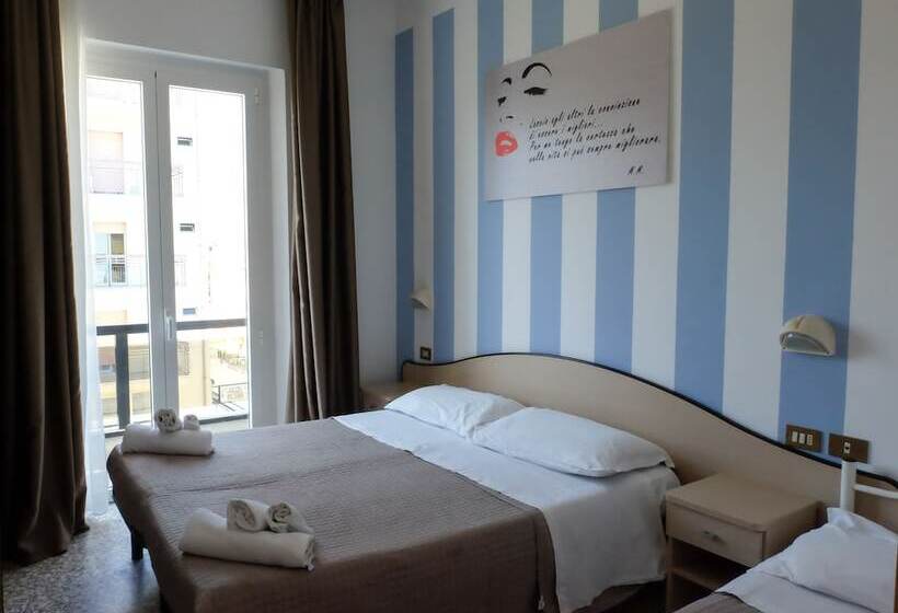 اتاق استاندارد سه نفره, Beach Hotel Clerice