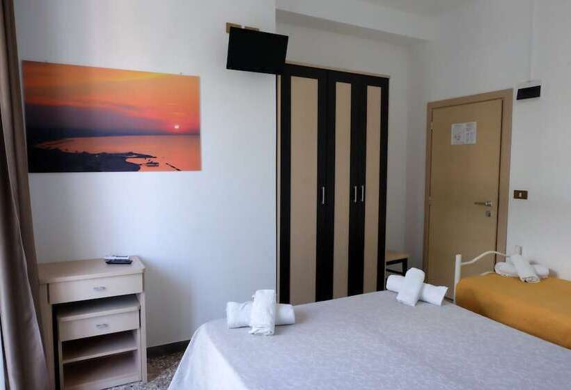 اتاق استاندارد سه نفره, Beach Hotel Clerice