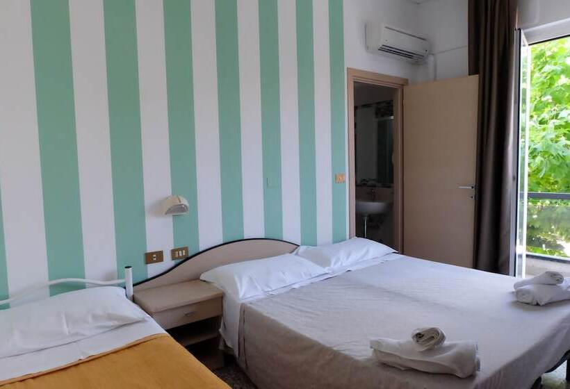 اتاق استاندارد سه نفره, Beach Hotel Clerice