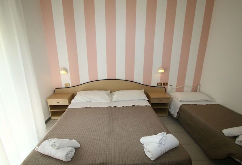 اتاق استاندارد سه نفره, Beach Hotel Clerice