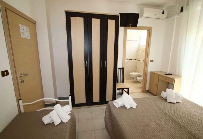 اتاق استاندارد سه نفره, Beach Hotel Clerice