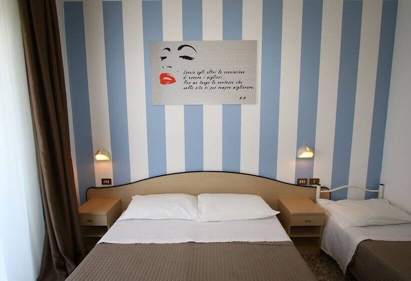 اتاق استاندارد سه نفره, Beach Hotel Clerice