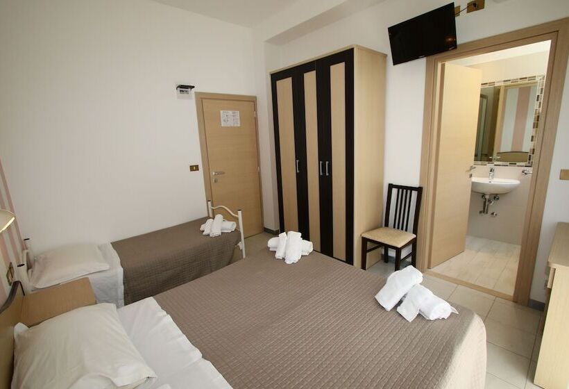 اتاق استاندارد سه نفره, Beach Hotel Clerice