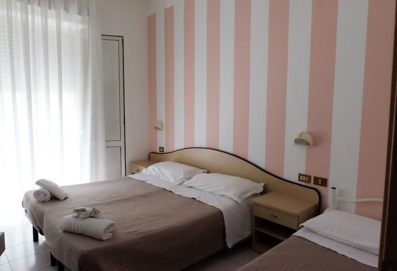 اتاق استاندارد سه نفره, Beach Hotel Clerice