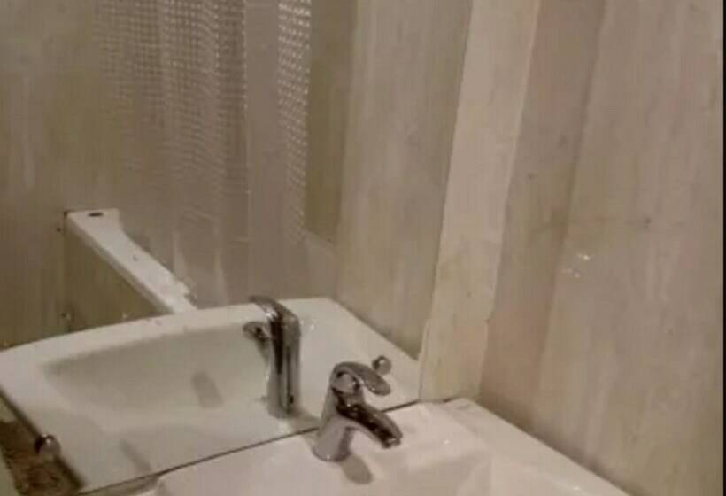 デラックスルーム, Fabhotel Goldmine