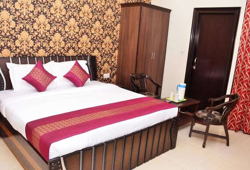 غرفة ديلوكس, Jinendra Inn