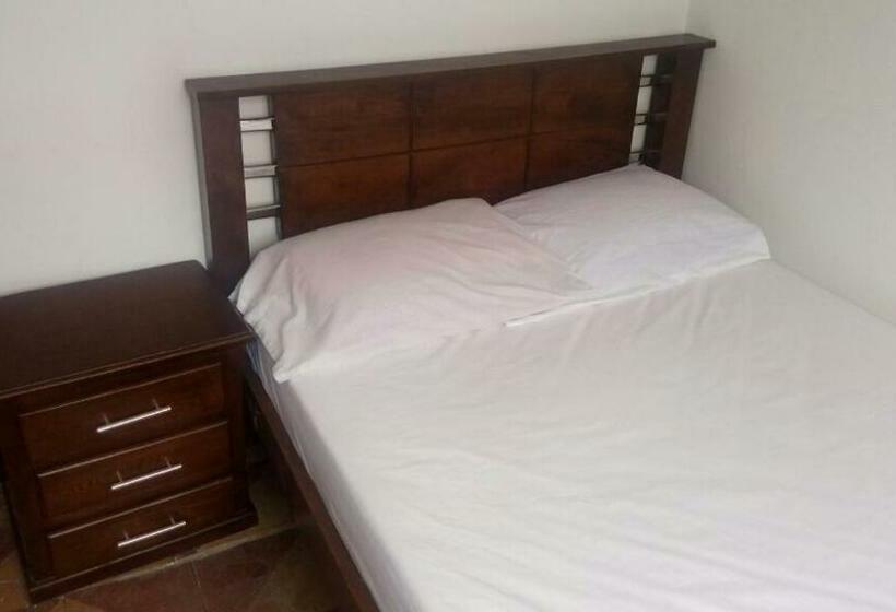 스탠다드 룸 공동 욕실, Nomada Hostel